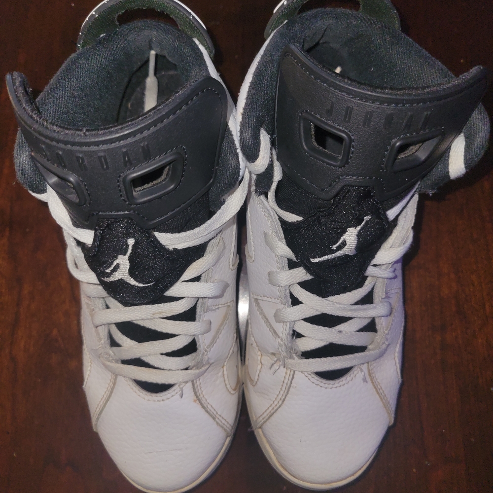 Air Jordan Retro White & Black Sneakers